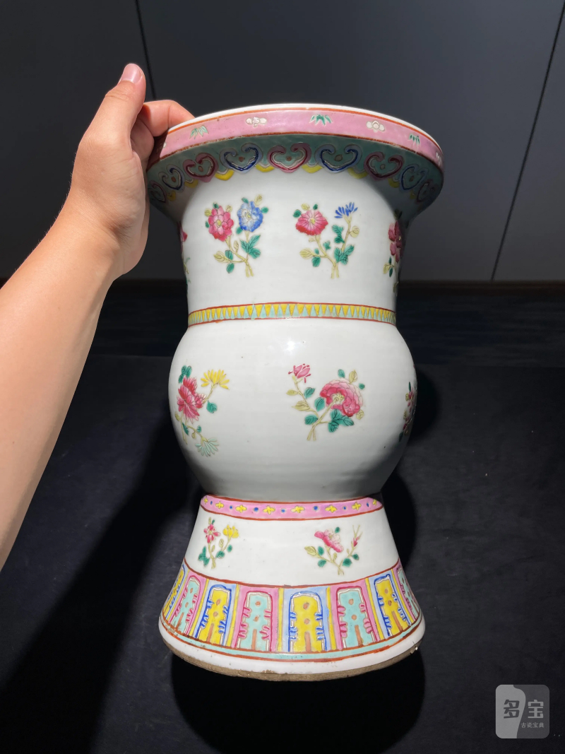 清晚期 粉彩花卉纹花觚一对 - 图3
